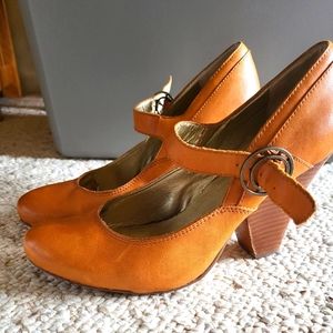 Seychelles Tan Heels Size 8
